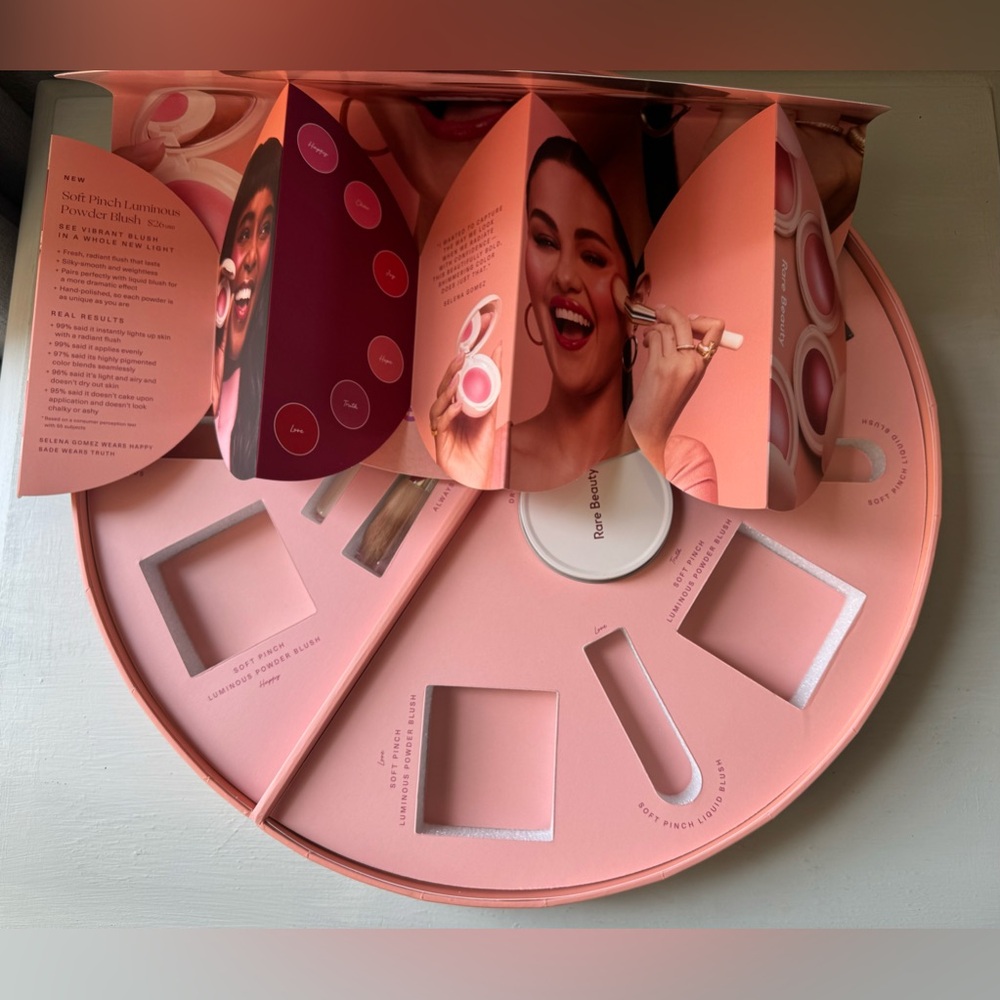 NWT Rare Beauty Soft Pinch Luminous Powder Blush Collectors Box - Picture 3 of 6